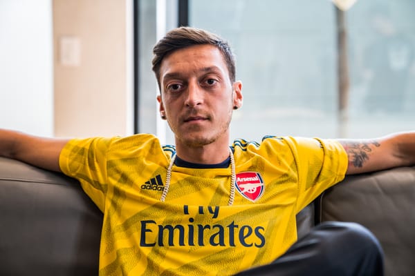 MESUT OZIL AND THE "BRUISED BANANA" ADIDAS ARSENAL KIT